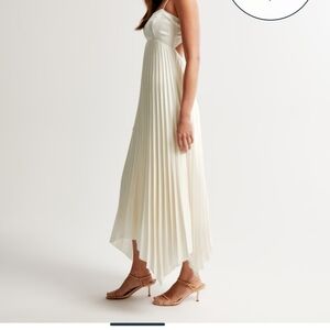 The A&F Giselle Clasp-Back Pleated Midi - Petite Large